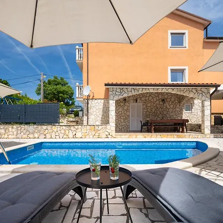 Casa vacanze Fortuna Fuer Bis Zu 9 Personen Und Mit Beheiztem Aussenpool