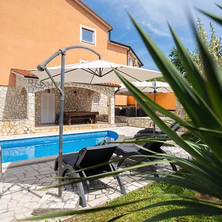 Fortuna Fuer Bis Zu 9 Personen Und Mit Beheiztem Aussenpool Casa vacanze *