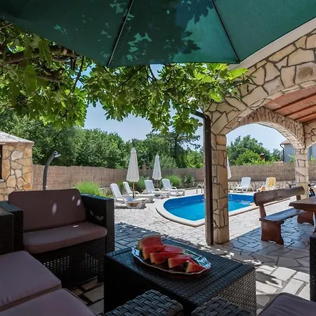Holiday home Fortuna Fuer Bis Zu 9 Personen Und Mit Beheiztem Aussenpool Labin (Istria)