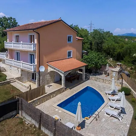 Fortuna Fuer Bis Zu 9 Personen Und Mit Beheiztem Aussenpool Holiday home *
