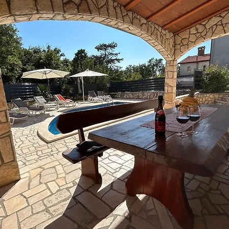 Fortuna Fuer Bis Zu 9 Personen Und Mit Beheiztem Aussenpool Holiday home Labin (Istria)