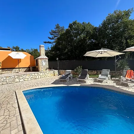 Fortuna Fuer Bis Zu 9 Personen Und Mit Beheiztem Aussenpool Holiday home *