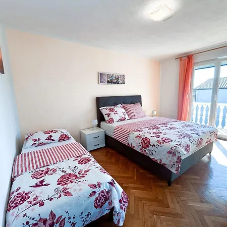 Holiday home Fortuna Fuer Bis Zu 9 Personen Und Mit Beheiztem Aussenpool Labin (Istria)