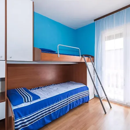 Fortuna Fuer Bis Zu 9 Personen Und Mit Beheiztem Aussenpool Holiday home *
