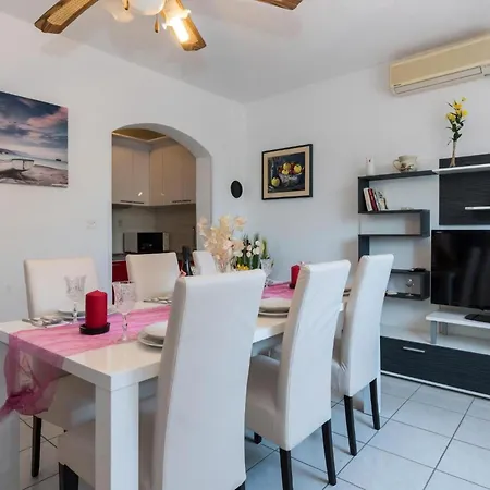Holiday home Fortuna Fuer Bis Zu 9 Personen Und Mit Beheiztem Aussenpool *