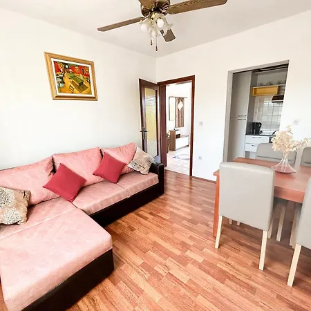 Fortuna Fuer Bis Zu 9 Personen Und Mit Beheiztem Aussenpool * Labin (Istria)